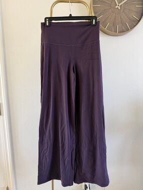 Athleta Elation Wide-Leg Pants in Deep Plum UPF Sun Protection Medium